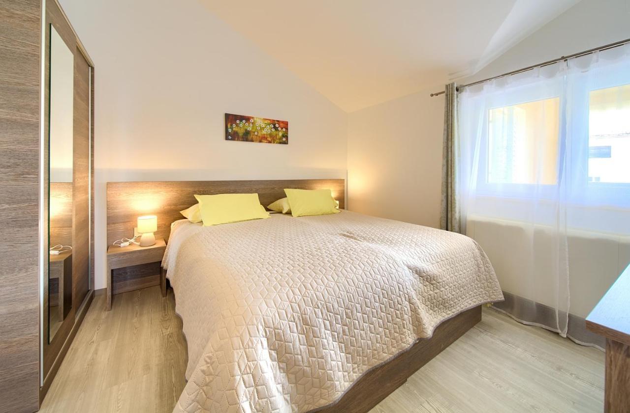 Apartmani Dal Malinska Exterior foto