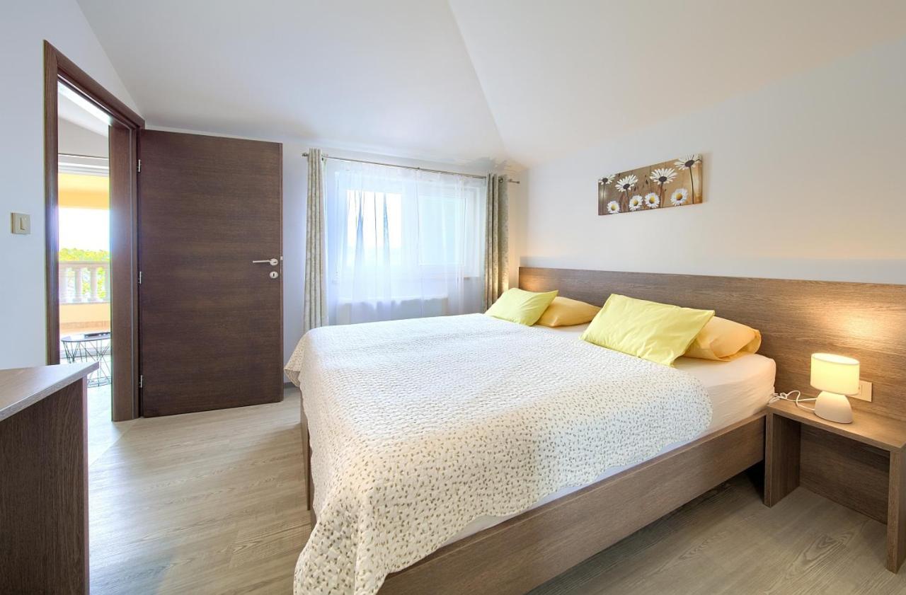 Apartmani Dal Malinska Exterior foto